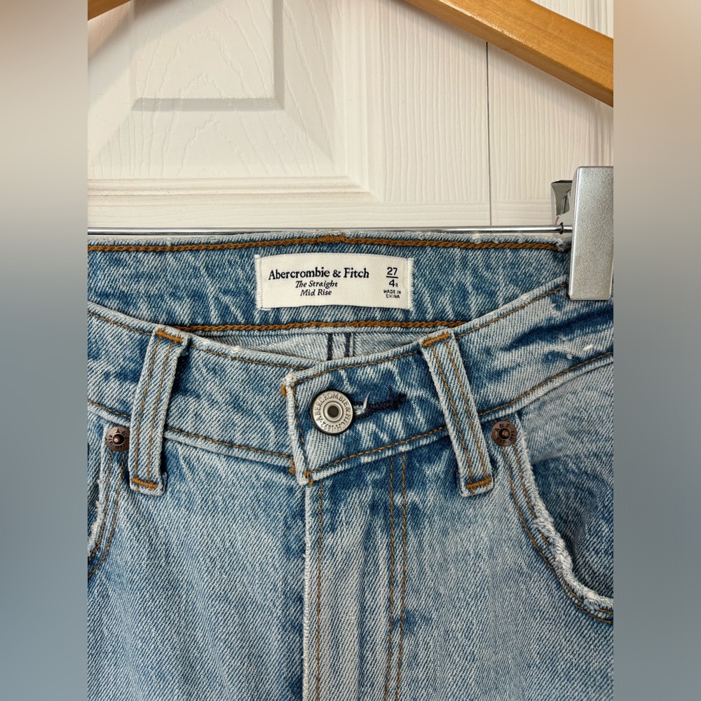 A&F Mid Rise Straight Jean NEVER WORN - Picture 8 of 11